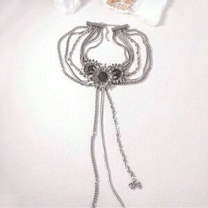 SHEIN Silver Floral Necklace